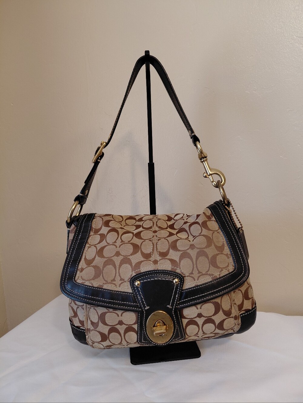 Coach Legacy Ali Signature Turnlock Shoulder Bag Style # 12857
